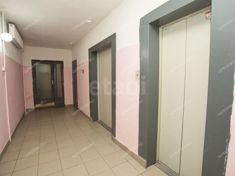3-komnatnaya-ul-vyatskaya-d-1 фото