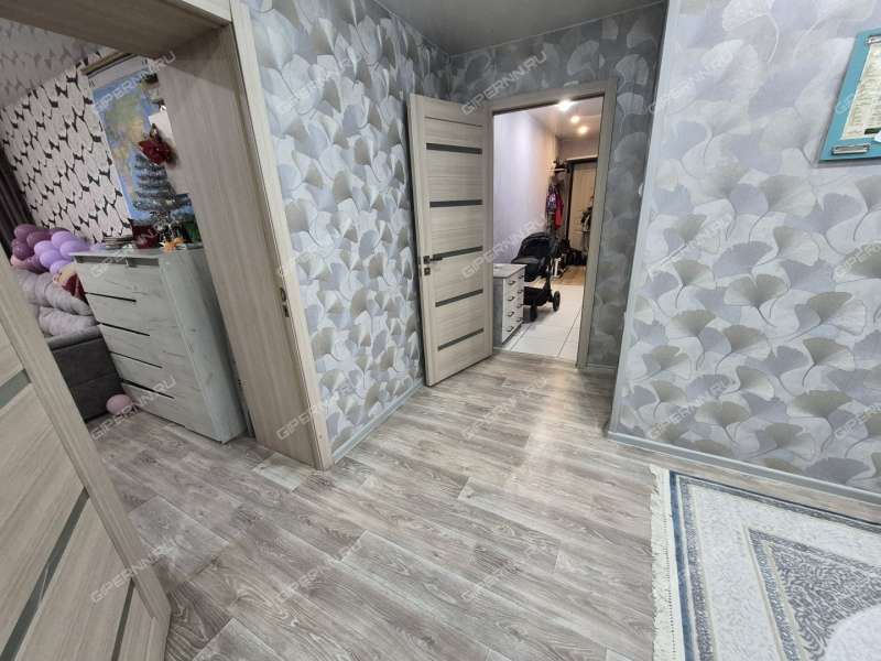 трёхкомнатная квартира в 2-м микрорайоне дом 20 город Кстово