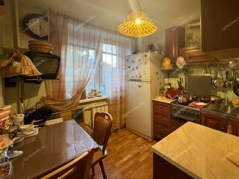 2-komnatnaya-ul-surikova-d-1 фото