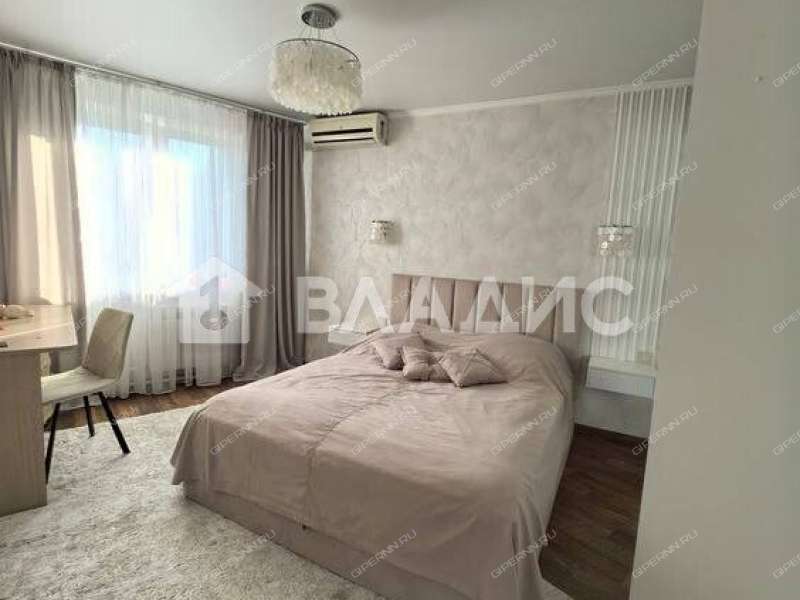 четырёхкомнатная квартира на улице Федосеенко дом 4