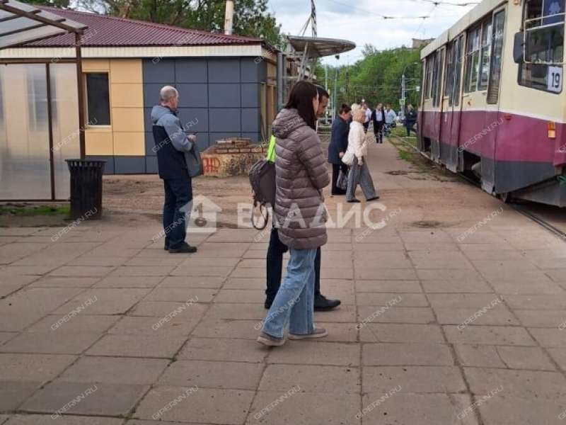 здание под торговую площадь на Гужевой улице