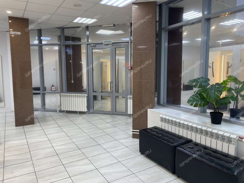 помещение под офис, торговую площадь на улице Ульянова