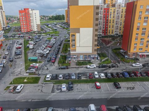 3-komnatnaya-ul-romantikov-d-8 фото